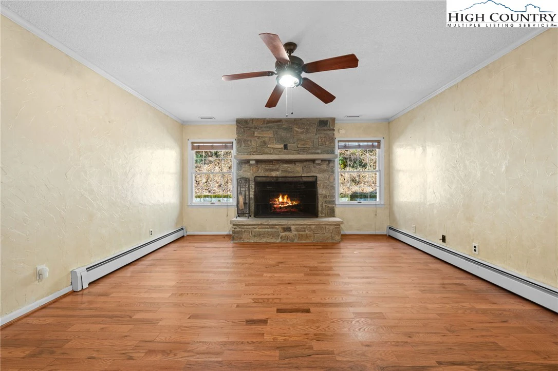 Image number 6 for the current listing