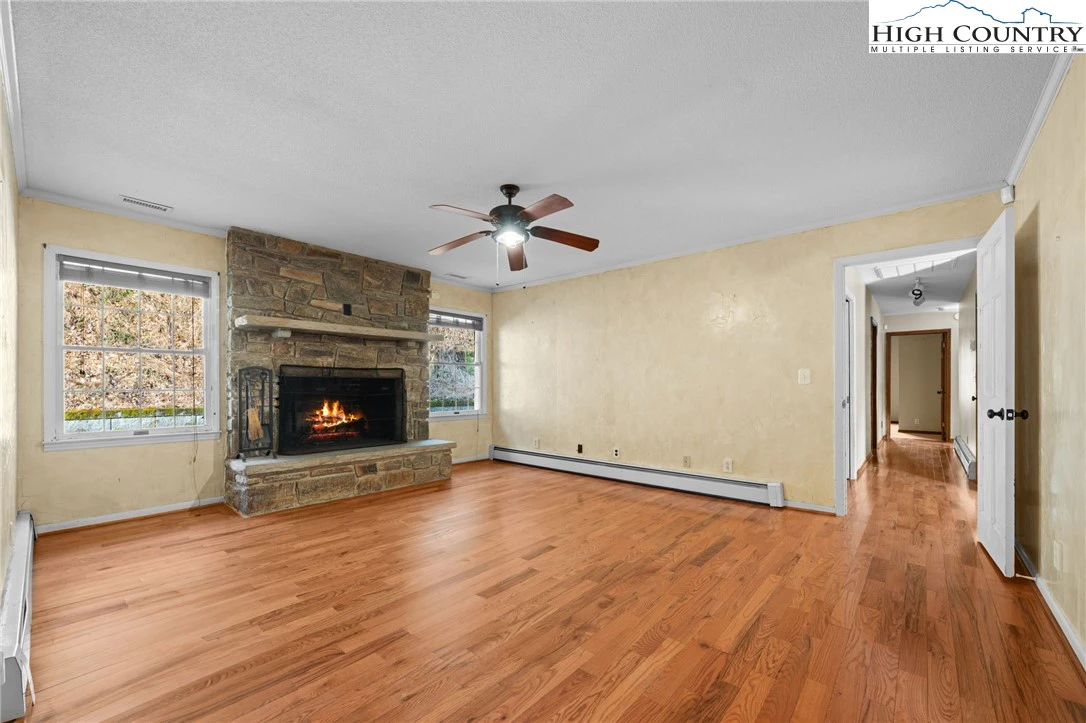 Image number 7 for the current listing