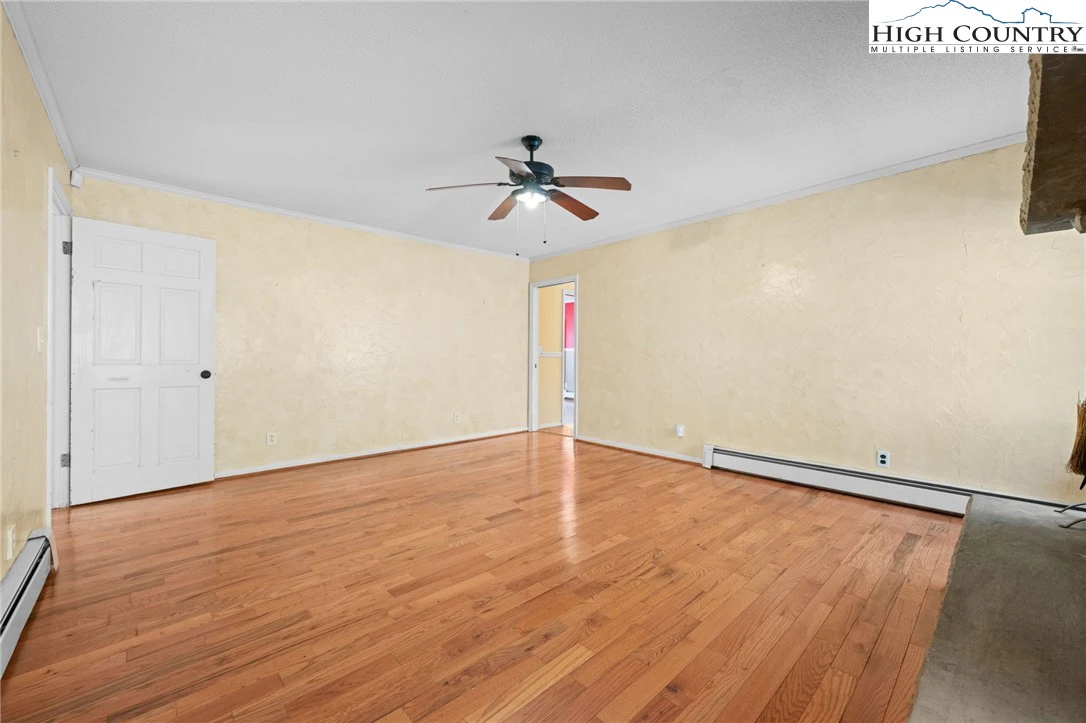 Image number 8 for the current listing