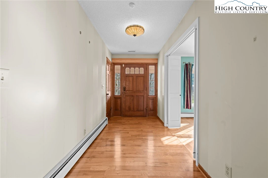 Image number 9 for the current listing