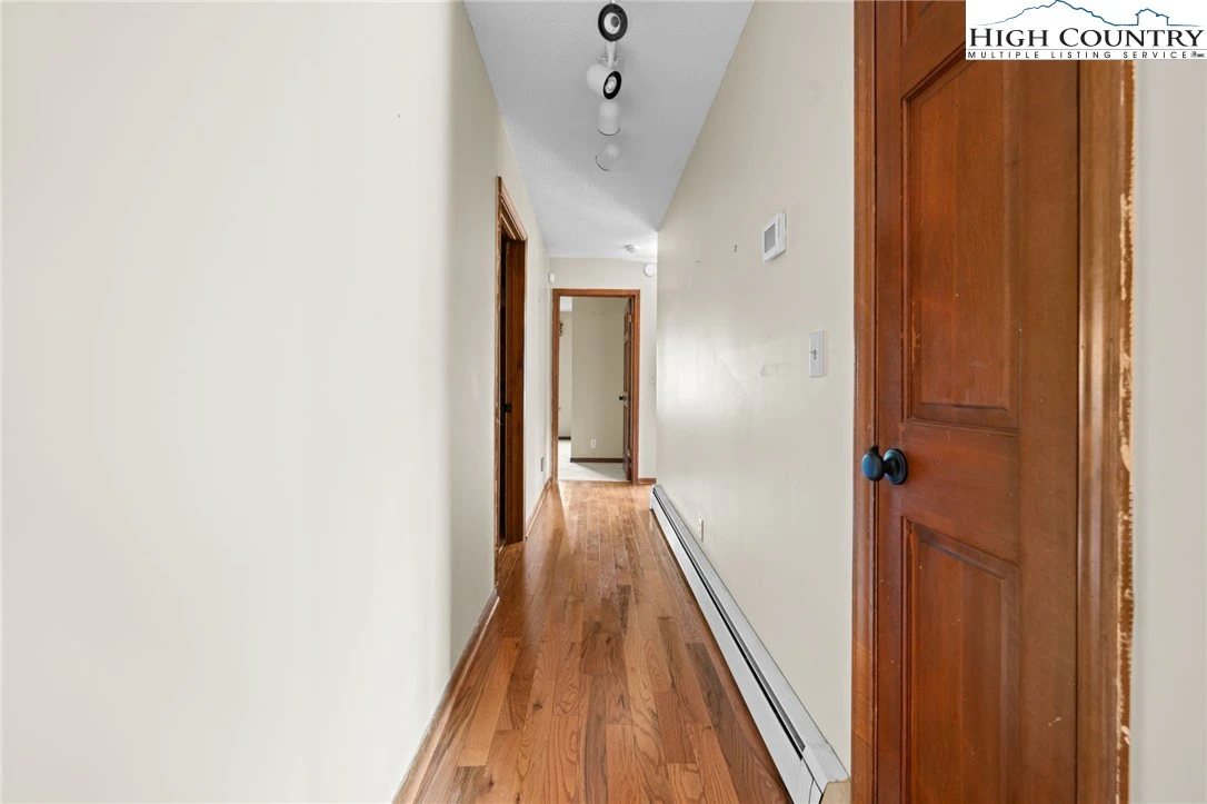 Image number 10 for the current listing