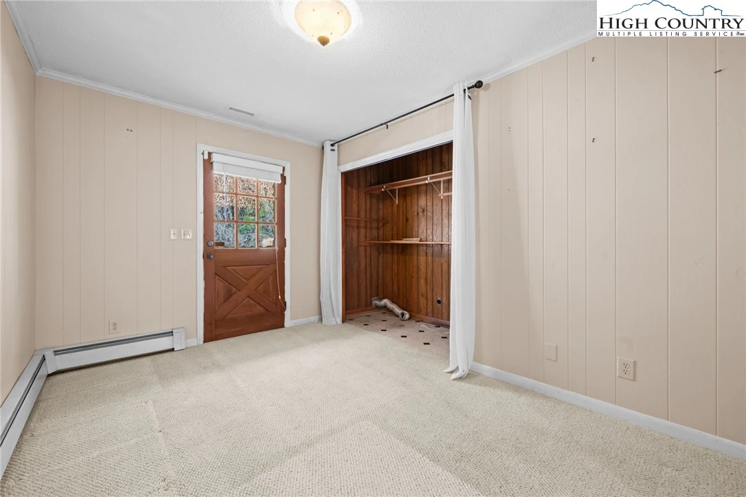Image number 11 for the current listing