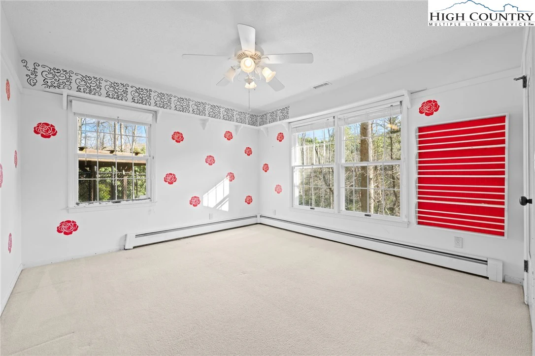 Image number 18 for the current listing