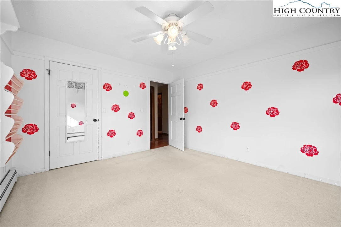 Image number 19 for the current listing