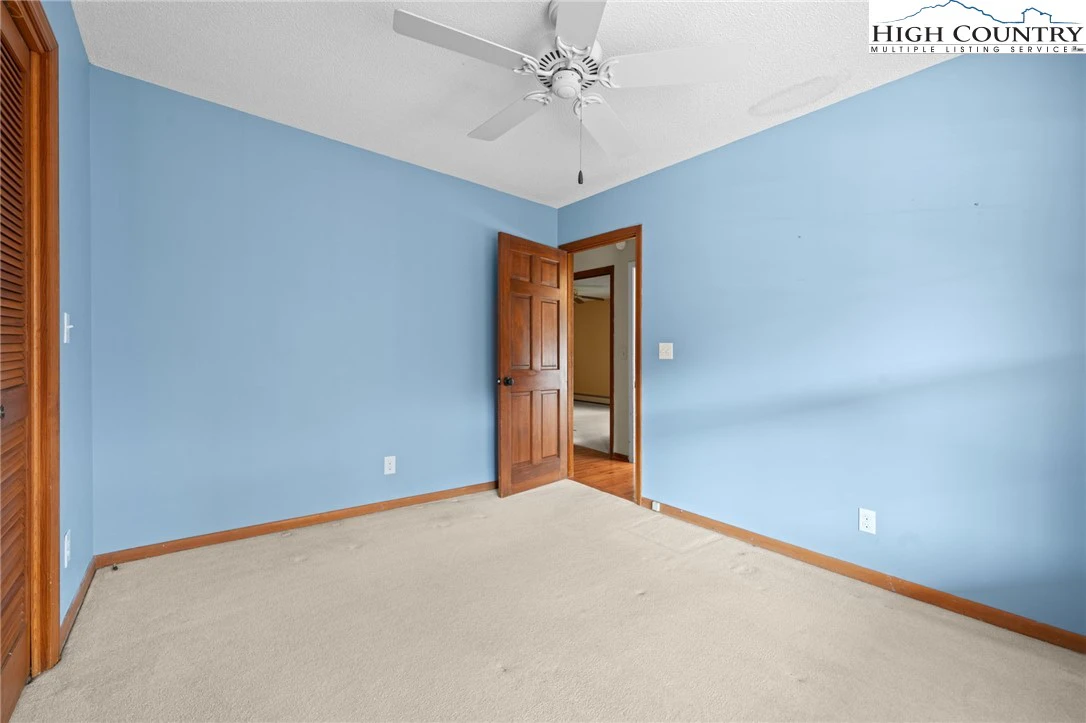 Image number 21 for the current listing