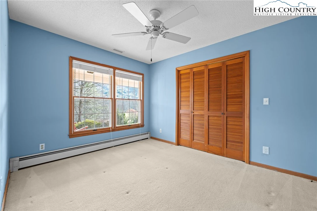 Image number 22 for the current listing