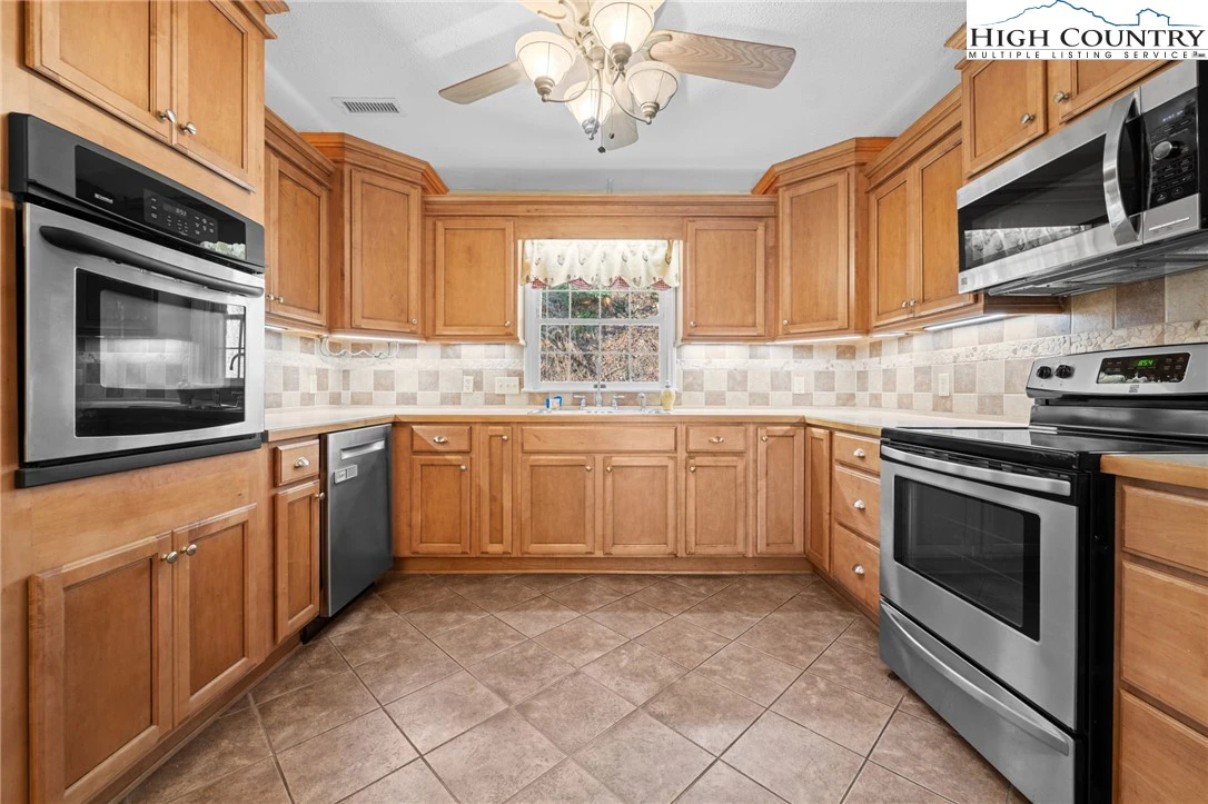 Image number 3 for the current listing
