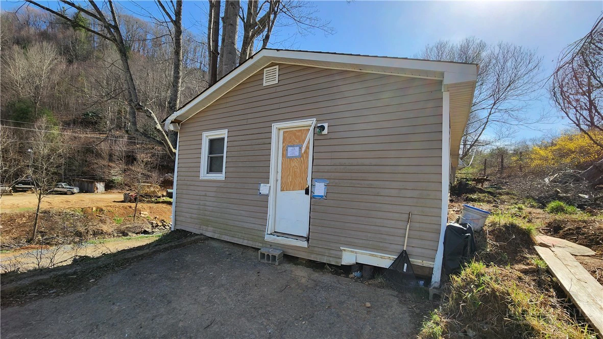 Image number 12 for the current listing