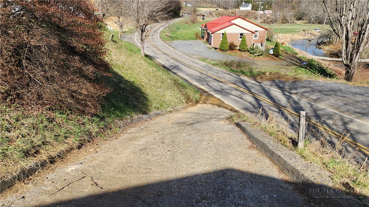 Image number 13 for the current listing