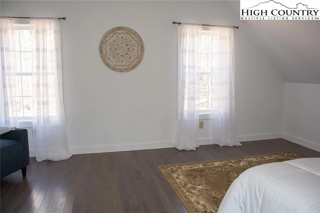 Image number 6 for the current listing