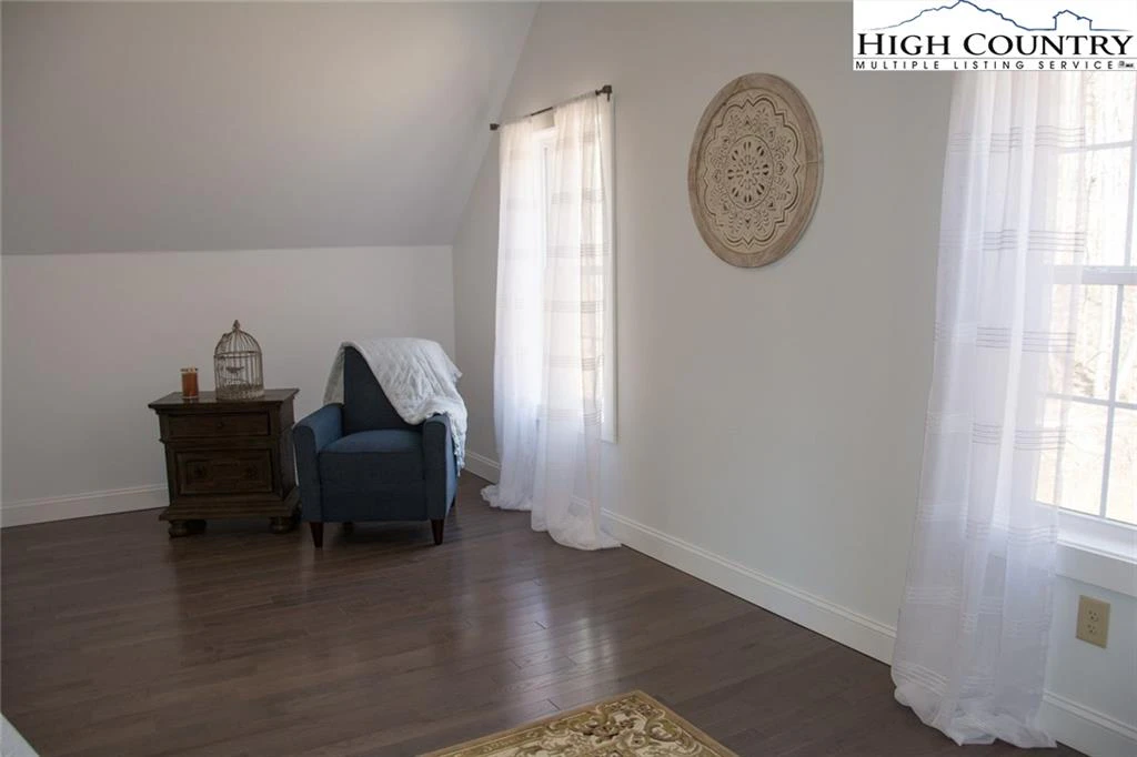 Image number 7 for the current listing