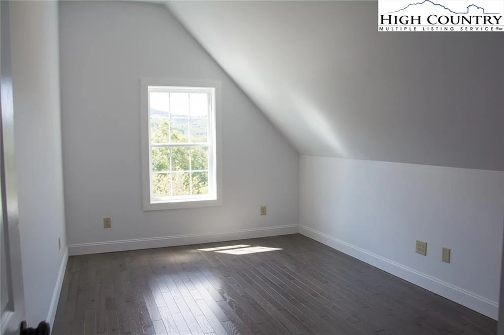 Image number 2 for the current listing