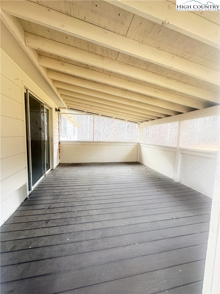 Image number 27 for the current listing