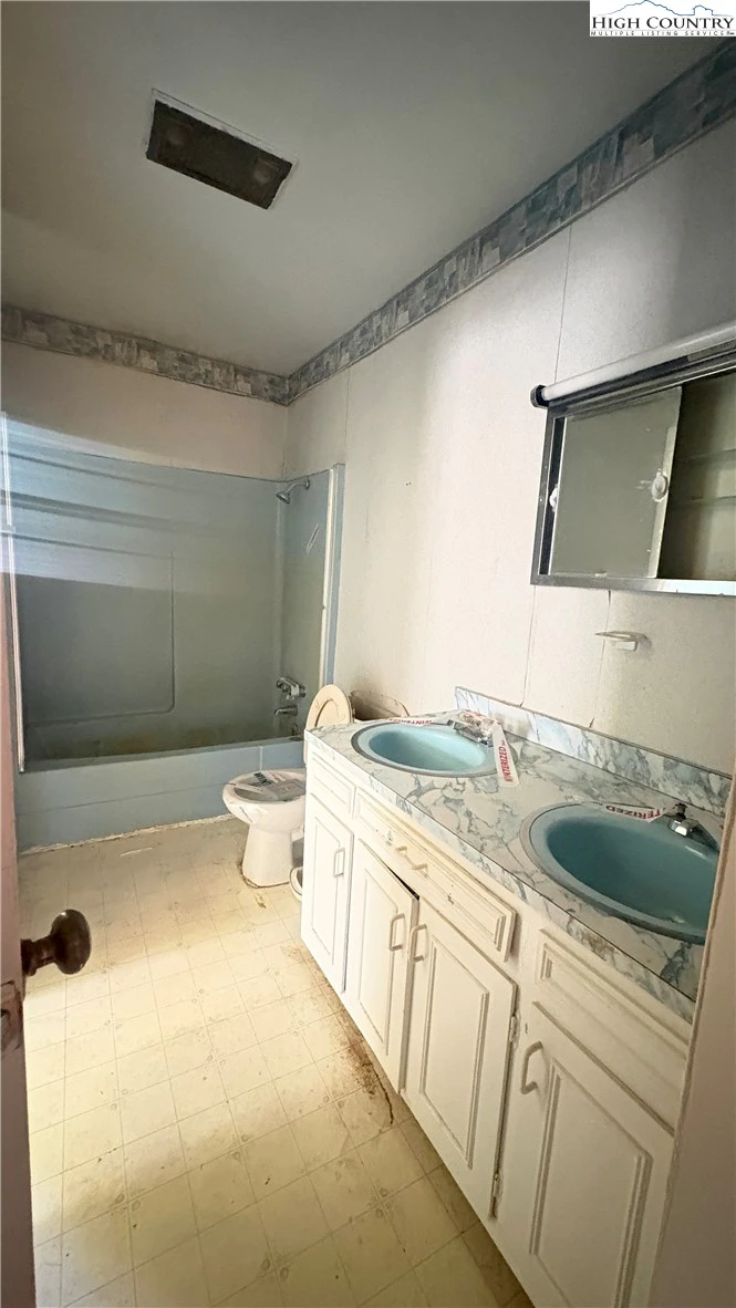 Image number 8 for the current listing