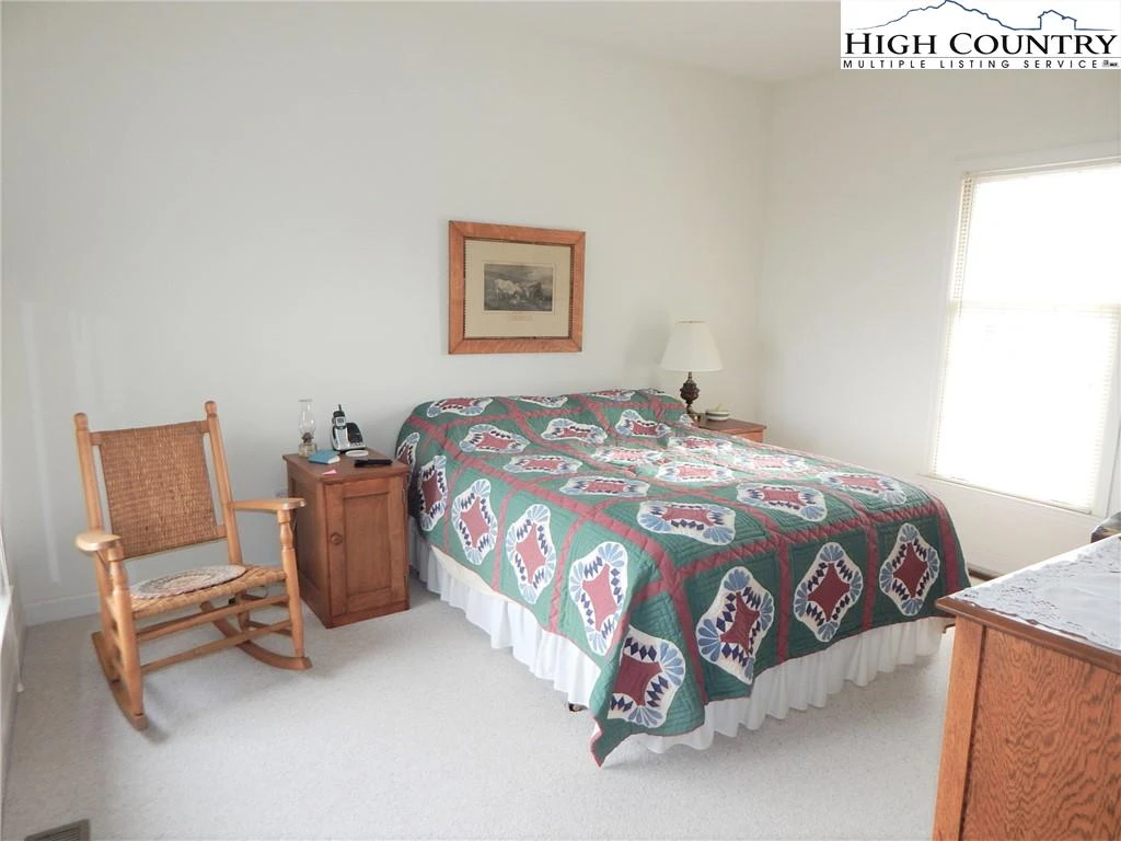 Image number 15 for the current listing