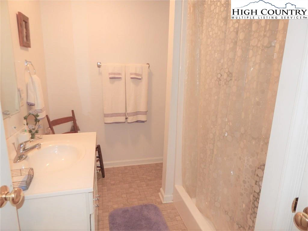 Image number 13 for the current listing