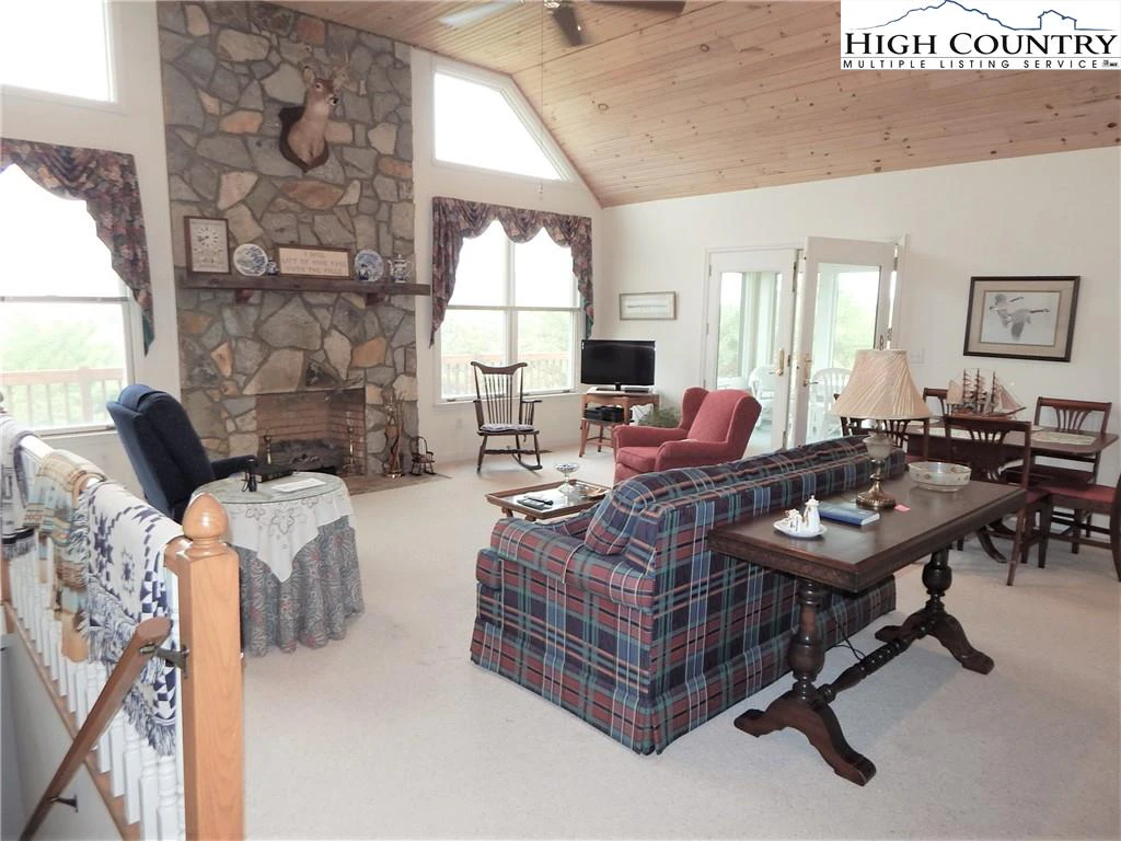 Image number 22 for the current listing