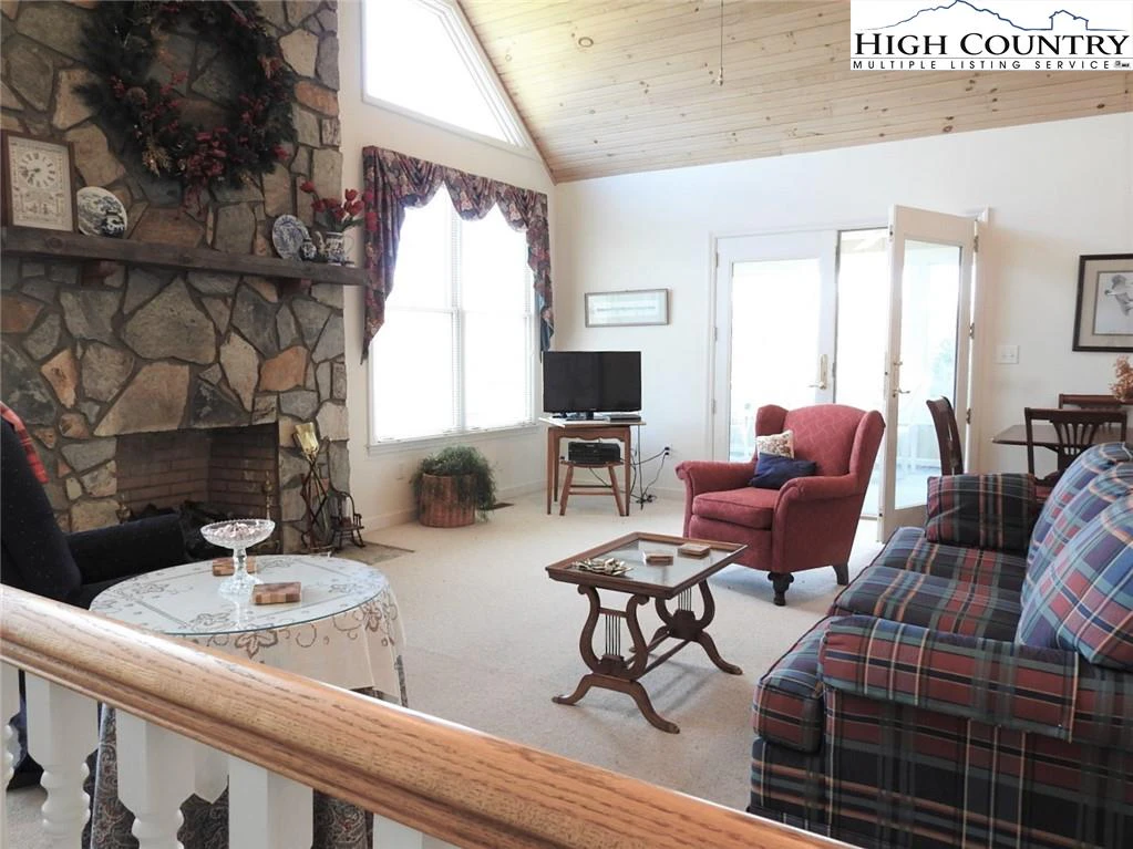 Image number 21 for the current listing