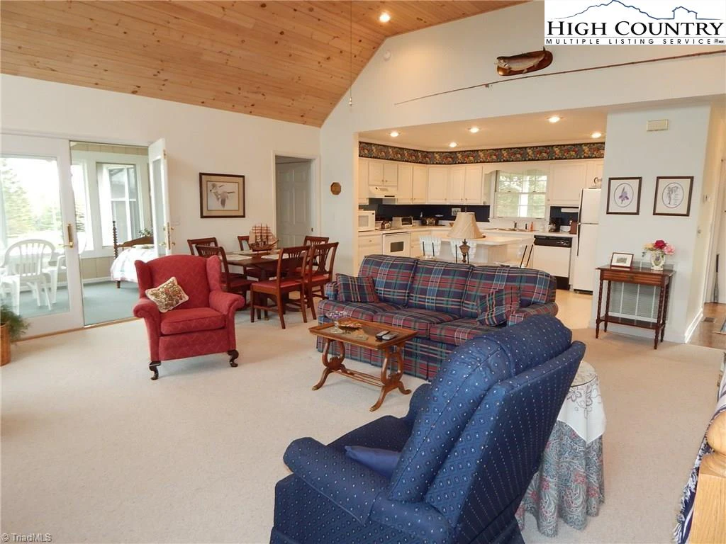 Image number 18 for the current listing