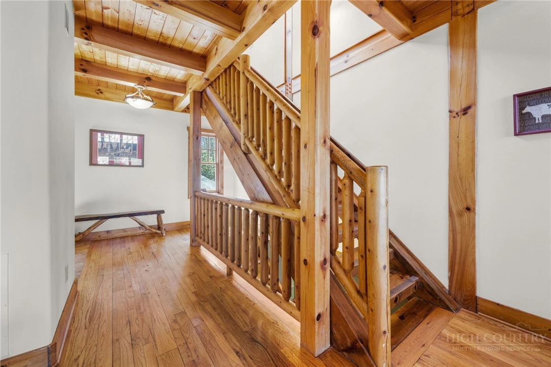 Image number 14 for the current listing
