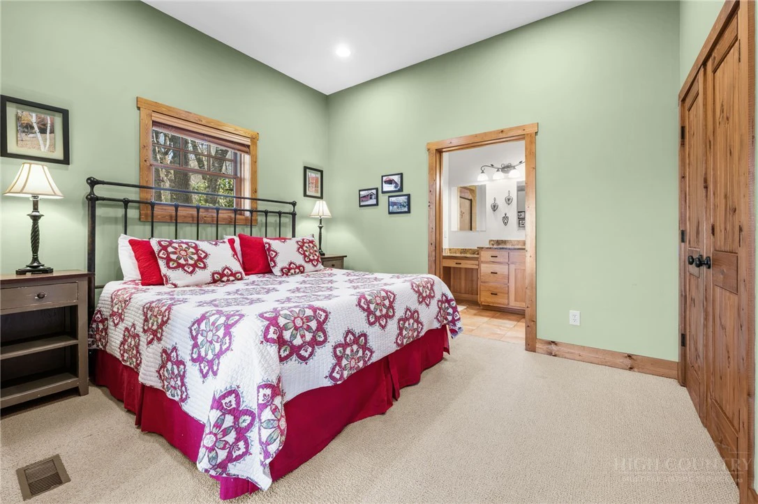 Image number 7 for the current listing