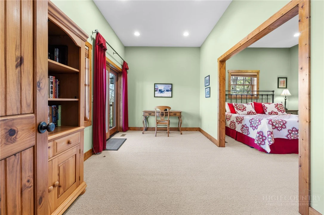 Image number 8 for the current listing