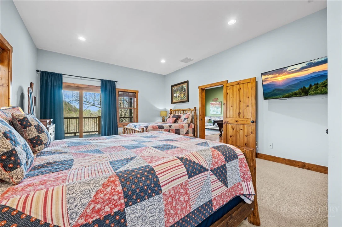 Image number 11 for the current listing