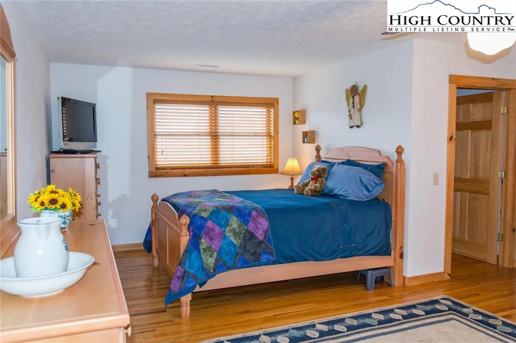 Image number 10 for the current listing