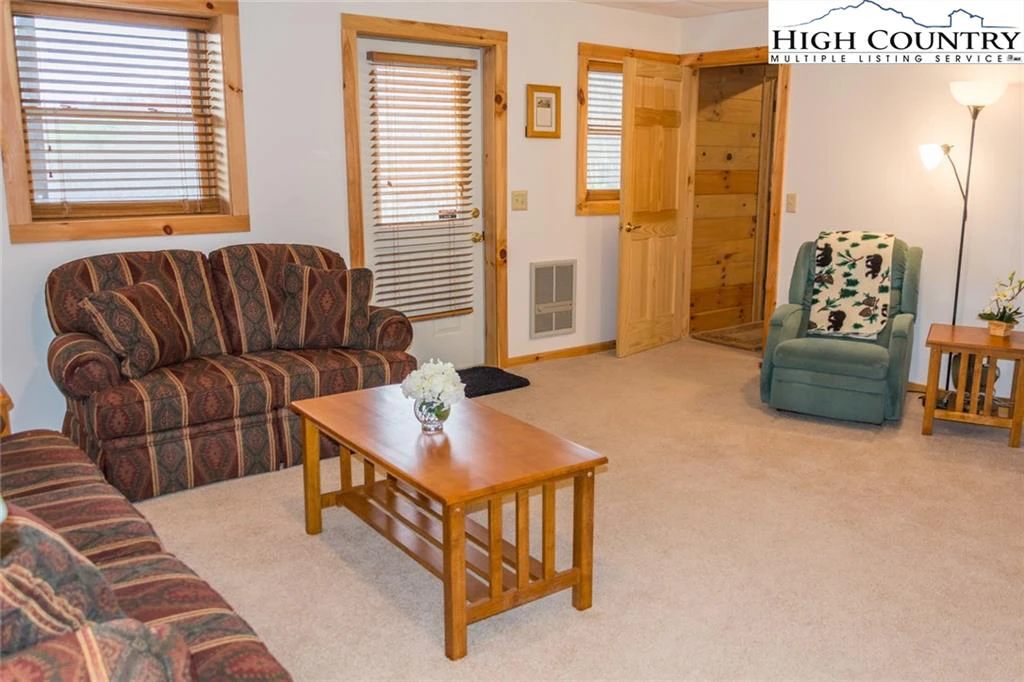 Image number 6 for the current listing