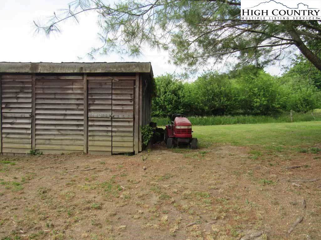 Image number 29 for the current listing