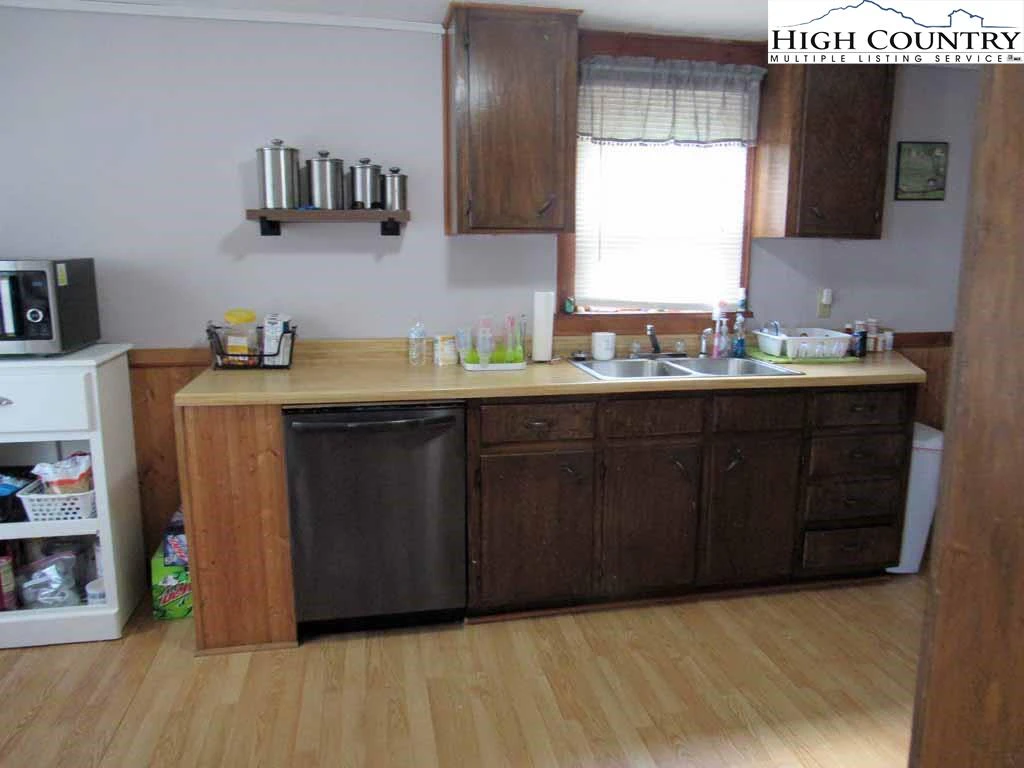Image number 10 for the current listing
