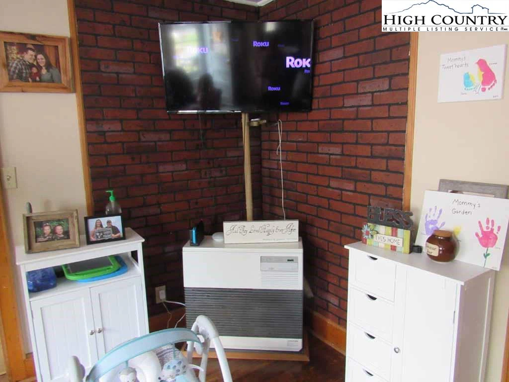 Image number 4 for the current listing