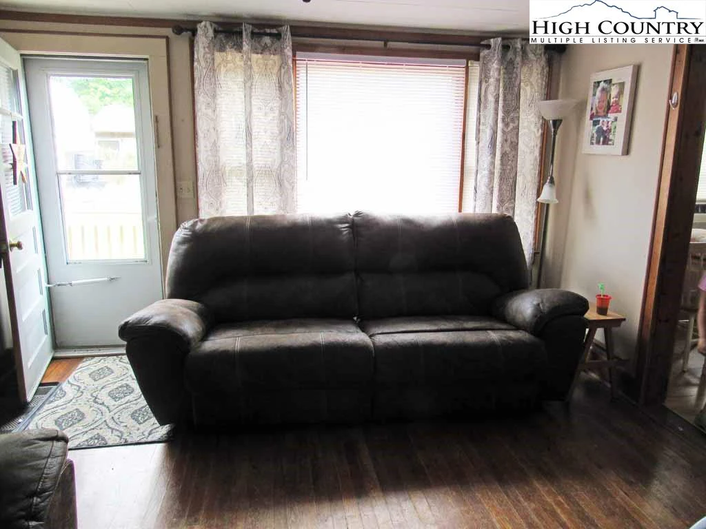 Image number 5 for the current listing