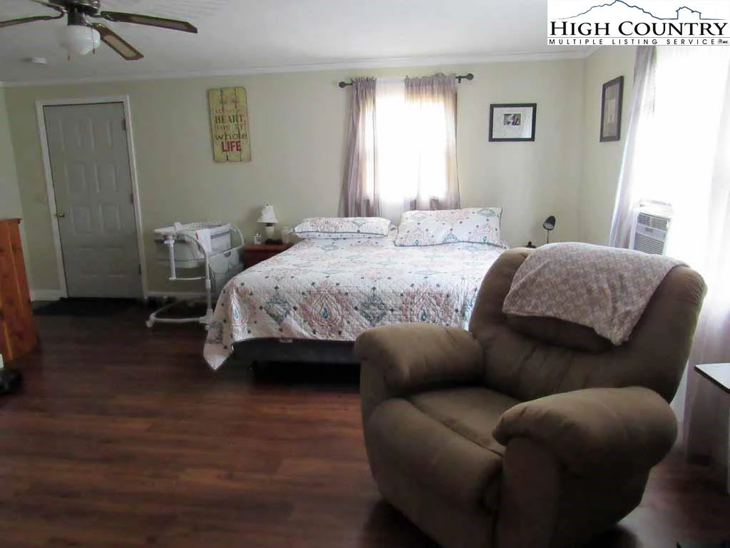 Image number 6 for the current listing