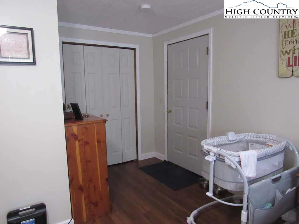 Image number 7 for the current listing