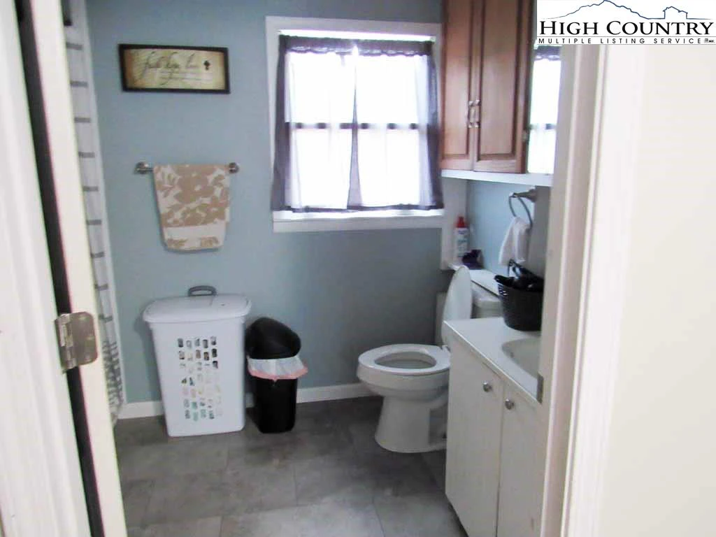 Image number 9 for the current listing