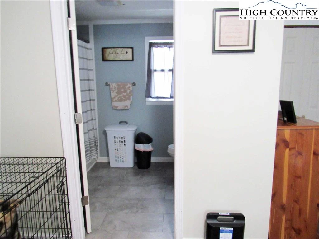 Image number 2 for the current listing