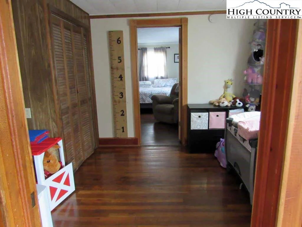 Image number 11 for the current listing