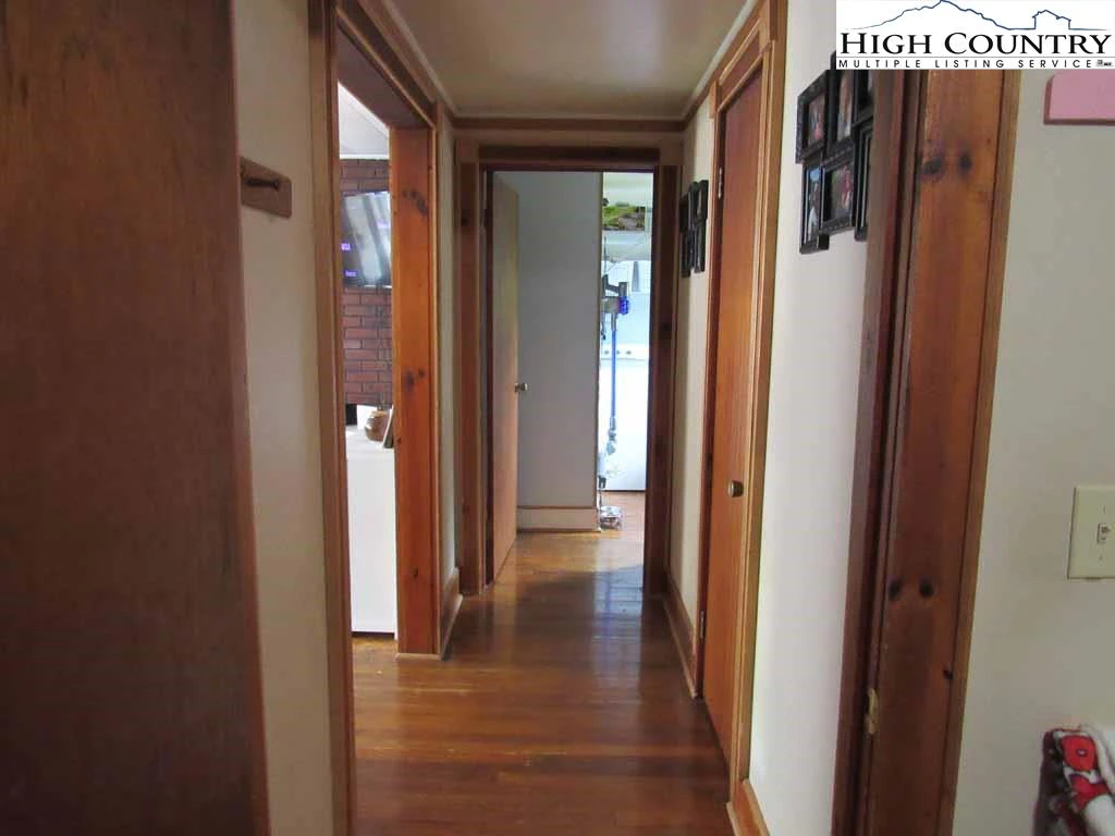Image number 15 for the current listing