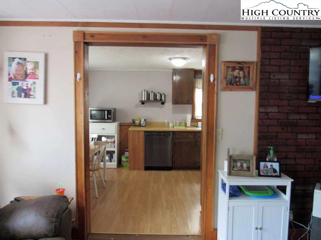 Image number 16 for the current listing