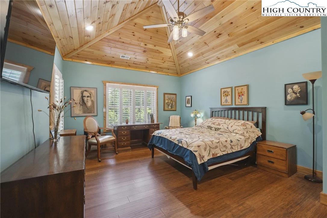 Image number 7 for the current listing