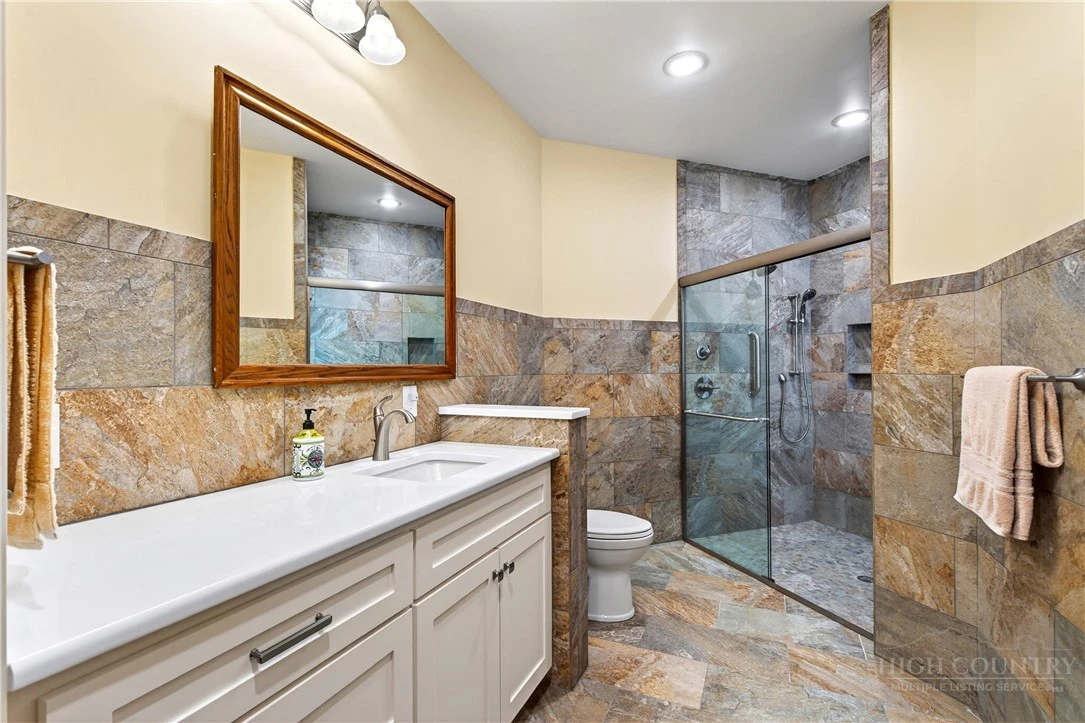 Image number 4 for the current listing