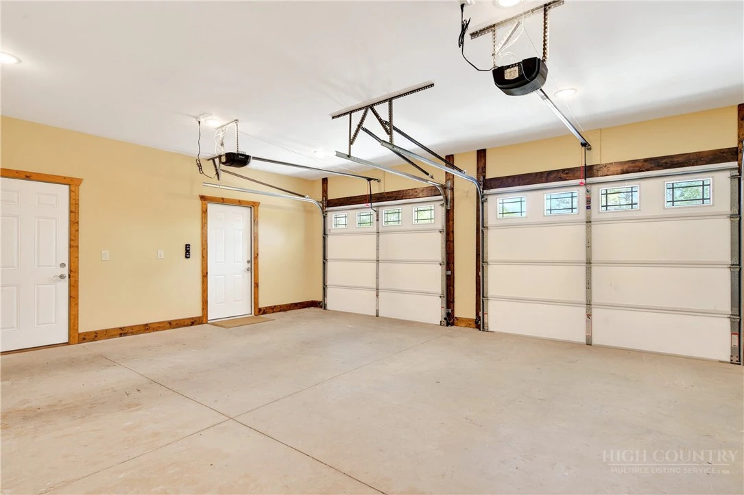 Image number 21 for the current listing