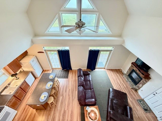 Image number 3 for the current listing