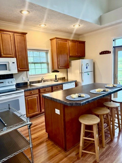 Image number 4 for the current listing