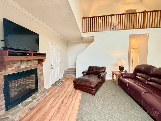 Image number 6 for the current listing