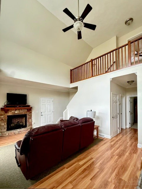 Image number 7 for the current listing