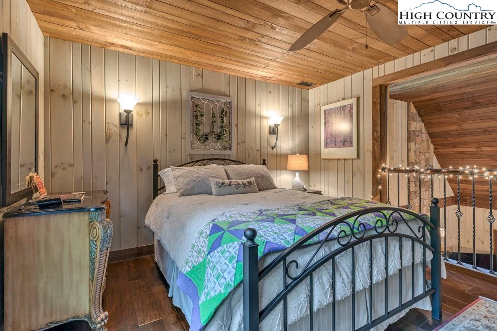 Image number 3 for the current listing