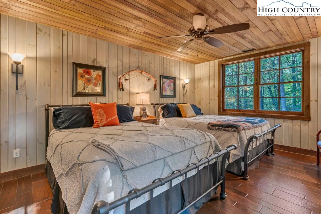 Image number 5 for the current listing