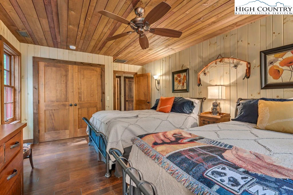 Image number 6 for the current listing